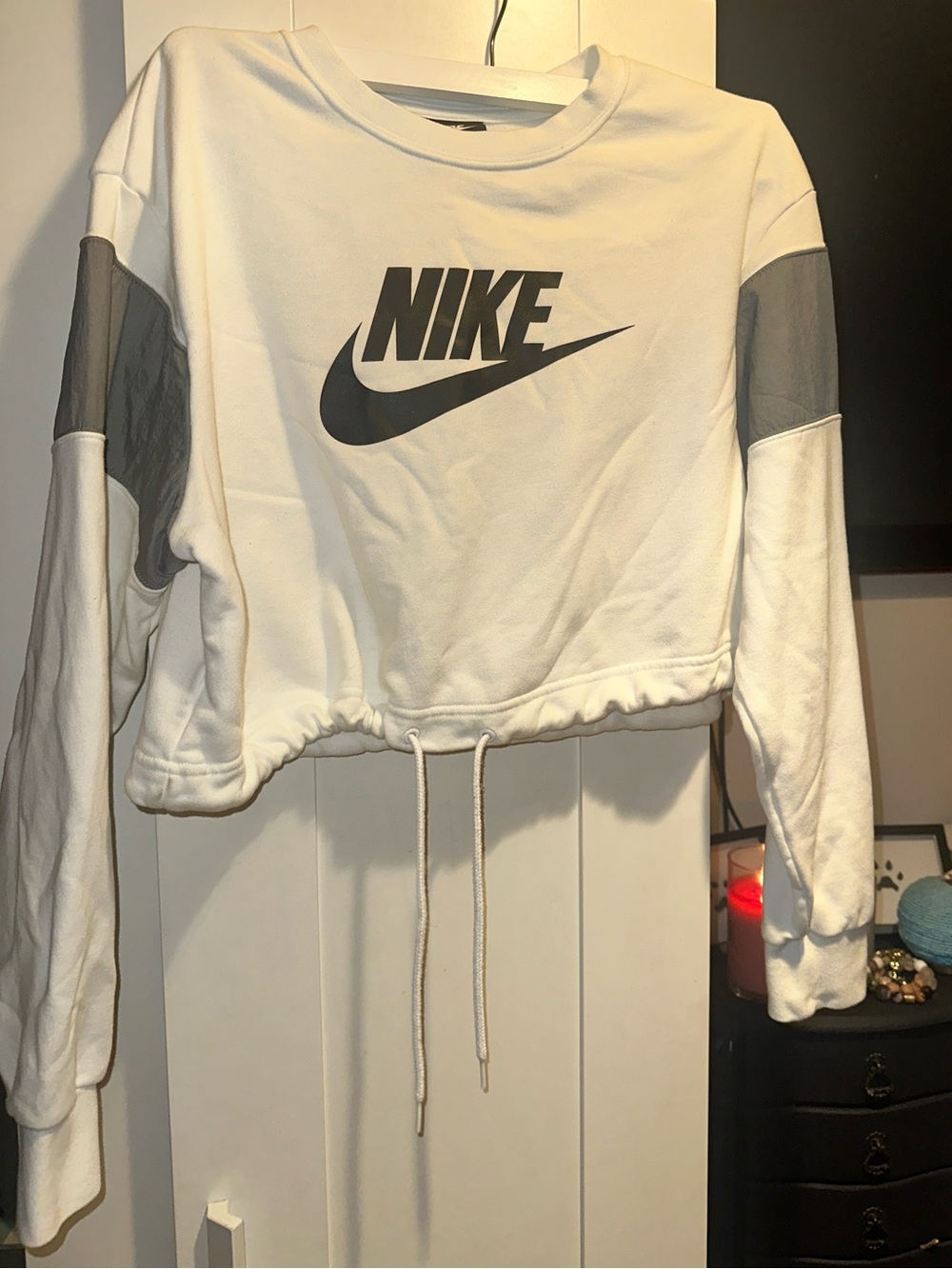 NIKE Colorblocked Logo Cropped Crewneck
$60MSRP - Picture 3 of 7